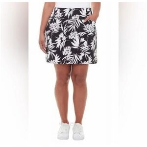 S.C. & Co Tummy Control Black White Floral Skort Large